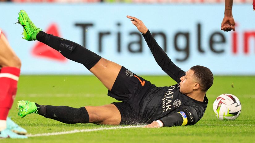 Cracks are beginning to show: Luis Enrique is slowly pushing Mbappe away as he 'prepares for life without him'