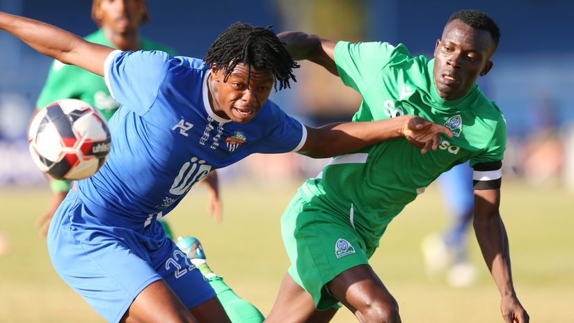 Samuel Kapen L of Nairobi City Stars FC contest for ball with Philemon Otieno of Gor Mahia FC© Mozzart Sport 