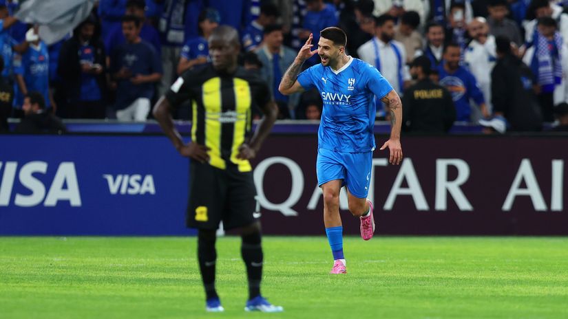 Mitro celebrates with Kante in despair (©Yasser Bakhsh/Getty Images)
