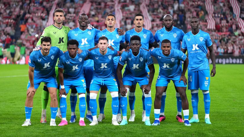 Almeria side before a La Liga game (©Juan Manuel Serrano Arce/Getty Images)