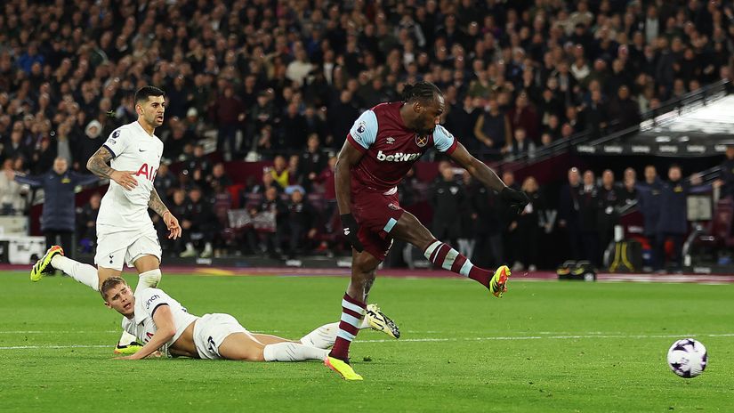 Michael Antonio fires against Tottenham (©Richard Pelham/Getty Images)
