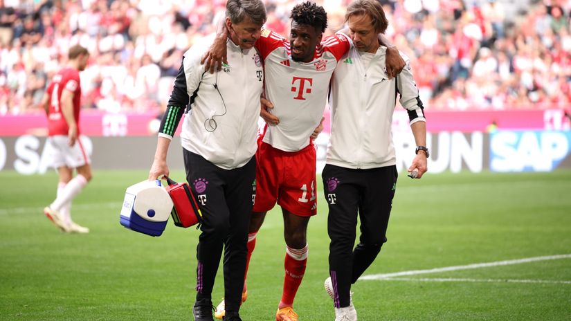 Coman leaves the pitch with the help of medical staff on Saturday (©Adam Pretty/Getty Images)
