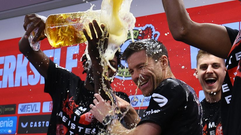 Bayern hails the new champion, Alonso gets a beer shower