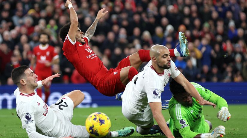Amrabat in action for Man Utd against Liverpool a few months ago (©Clive Brunskill/Getty Images)