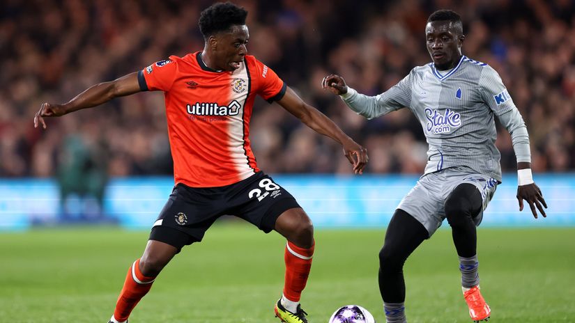 Longa vs Gueye (©Getty Images)