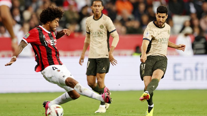 Paris Saint-Germain's Marco Asensio in action with OGC Nice's Dante (©REUTERS/Manon Cruz)