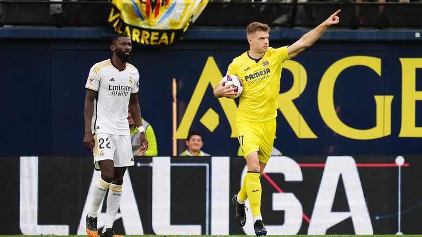Sorloth celebrates one of his four goals with Rudiger in disbelief in the back (©Alex Caparros/Getty Images)