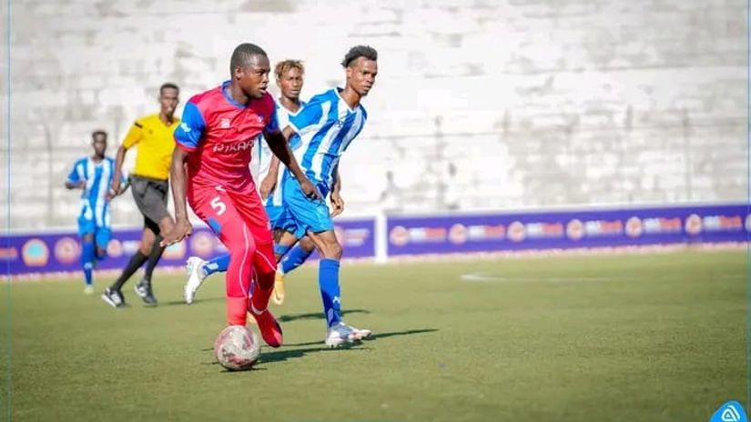 Omar Mwandaru (R) © Azul Sports