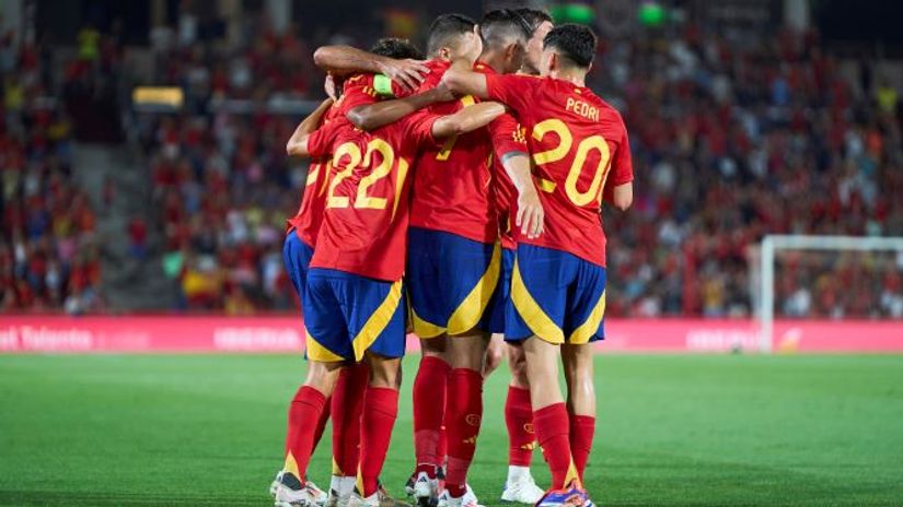 Spanish players celebrating a goal against Northern Ireland(©Rafa Babot/Getty Images)