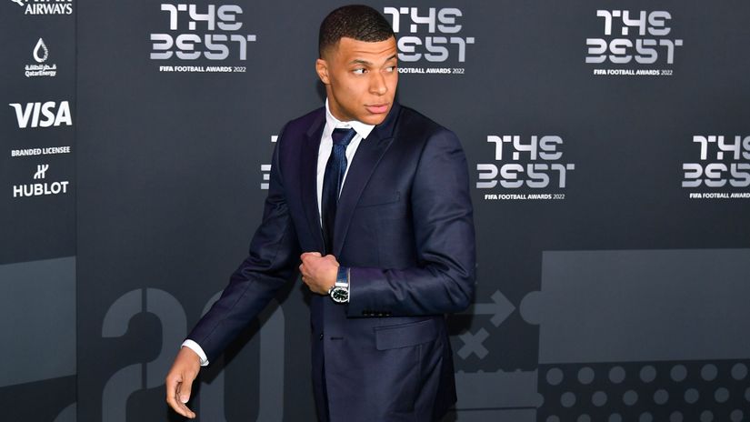 Whole world is talking about Mbappe, and Mbappe is talking about... politics!?