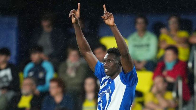 Samu Omorodion in Alaves jersey(©Aitor Alcalde/Getty Images)
