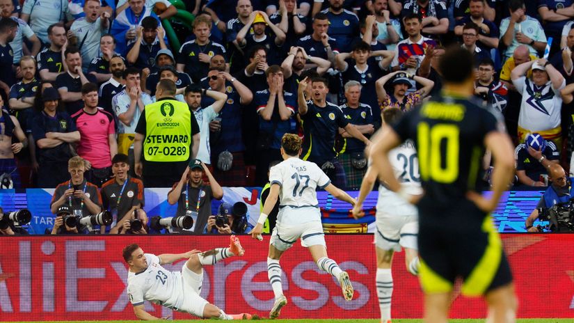 Shaqiri celebrates in front of dejected Scottish fans (©REUTERS/Wolfgang Rattay)