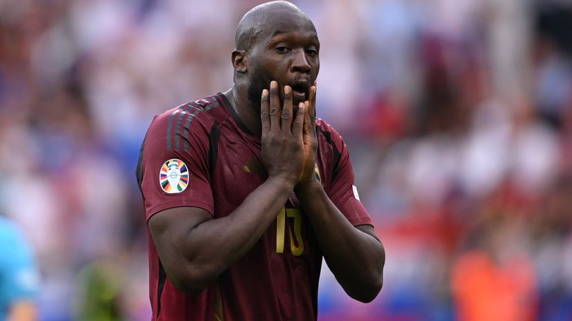 Lukaku in despair after a series of sitters he missed against Slovakia (©Stu Forster/Getty Images)