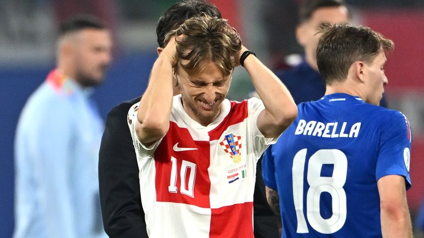 Modric in despair after last night's shocking finish (©Dan Mullan/Getty Images)