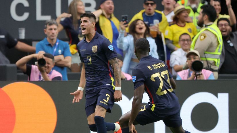 Hincapie celebrates after scoring a screamer (©Ethan Miller/Getty Images)