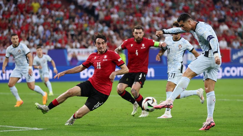 Ronaldo fires against Georgia (©Lars Baron/Getty Images)