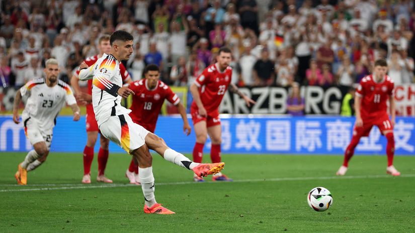 Kai Haverts converts it from the spot for Germany against Denmark (©Dean Mouhtaropoulos/Getty Images)