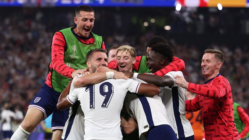 Watkins' added-time goal celebration(©AFP)