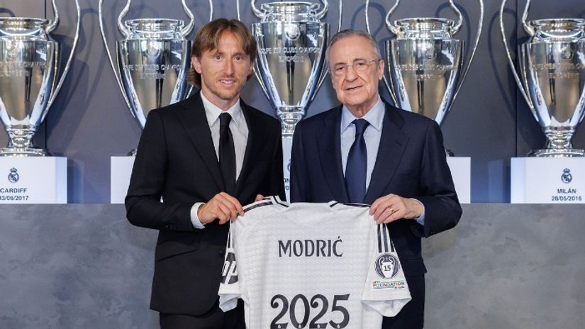 Luka Modrić i Florentino Perez (©realmadrid)