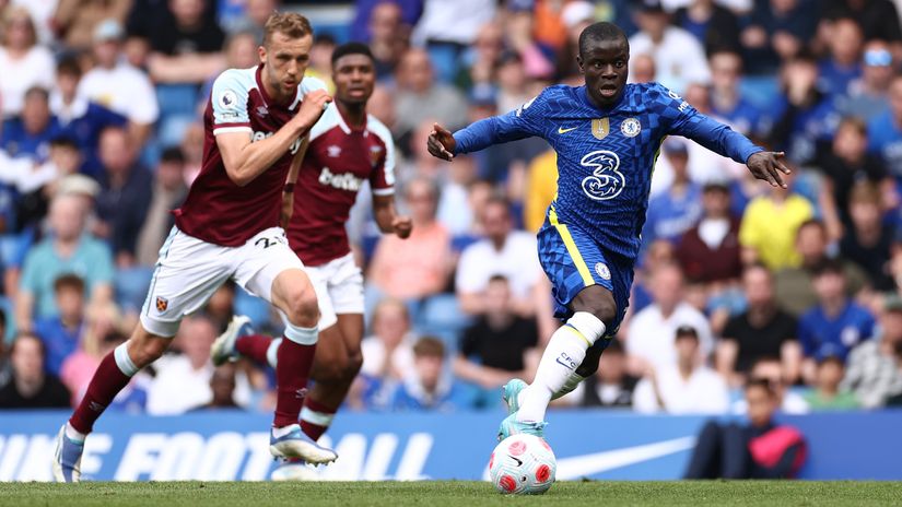 Kante in action for Chelsea against West Ham back in 2022 (©Ryan Pierse/Getty Images)