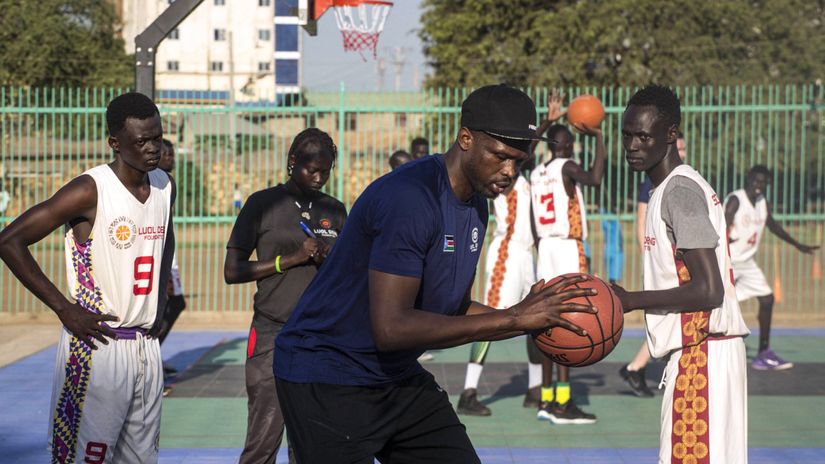 Luol Deng fires back at disrespectful NBA stars for offending South Sudan