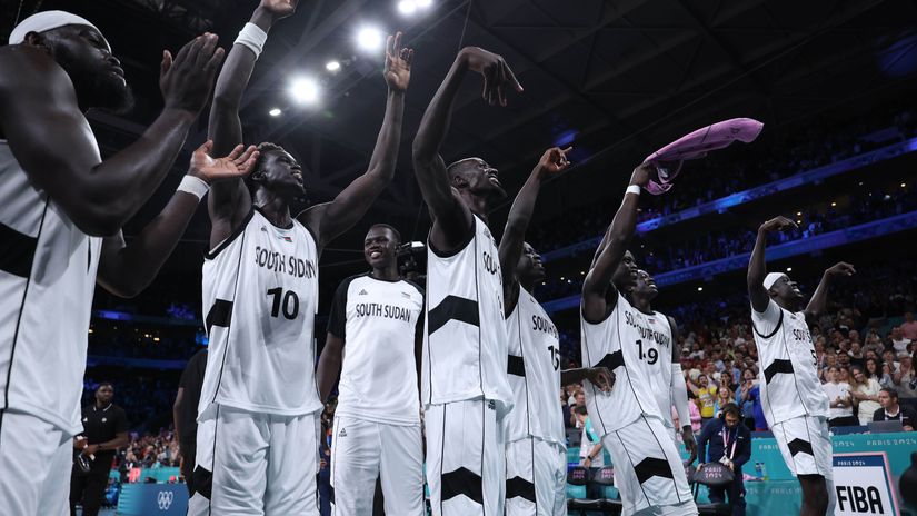The Bright Stars celebrate the historic victory over Puerto Rico(©Gregory Shamus/Getty Images)