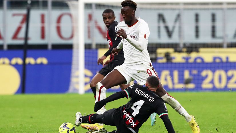 Tammy Abraham in action against AC Milan last season (©Marco Luzzani/Getty Images)