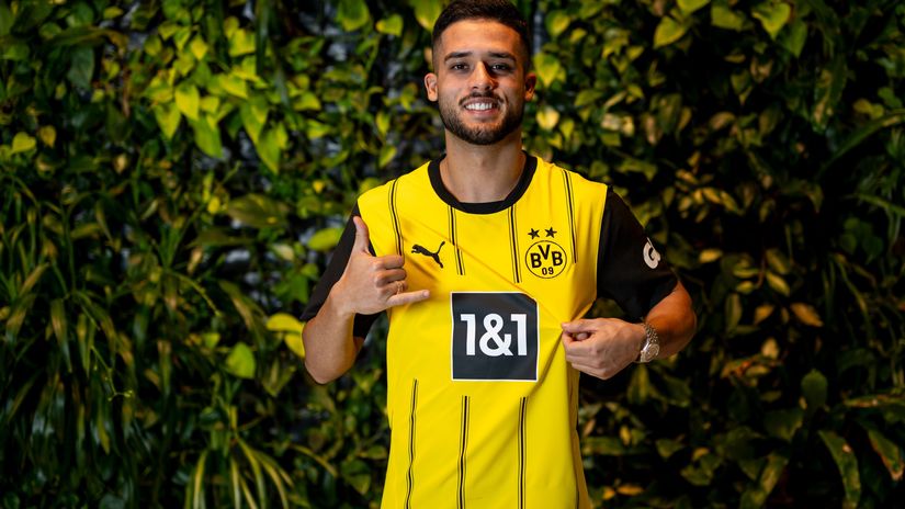 Dortmund sign City's right back on a loan