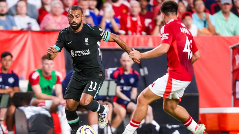 Salah in action with the ball against Manchester United (©Jeff Blake-USA TODAY Sports)