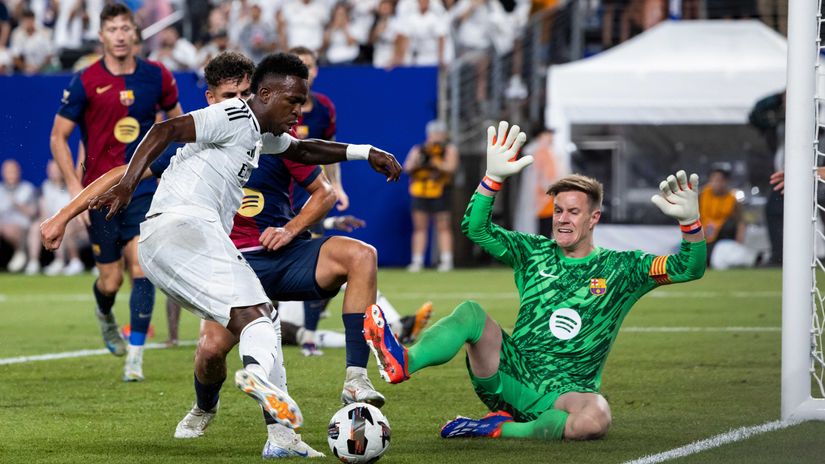 Ter Stegen stops Vini Jr. (©Ira L. Black/Getty Images)
