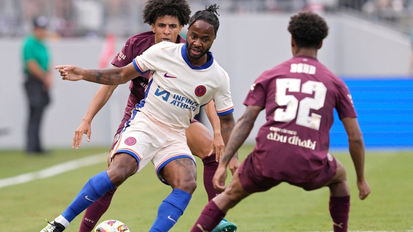 Sterling in action for Chelsea during the pre-season (©Jeff Dean/Getty Images)