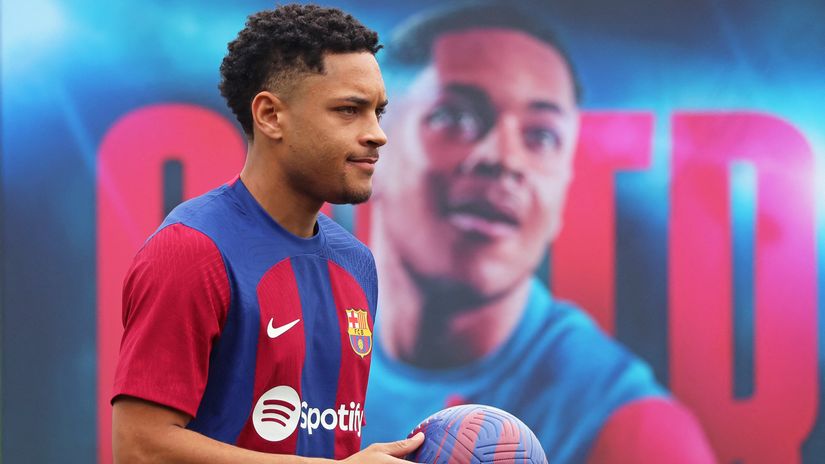 It's August and Barca still didn't sell Roque