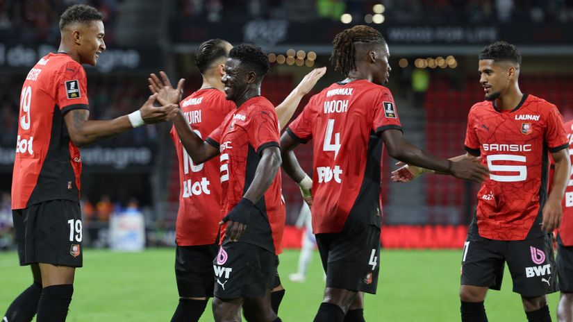 Rennes player's celebrate their third goal(©AFP)