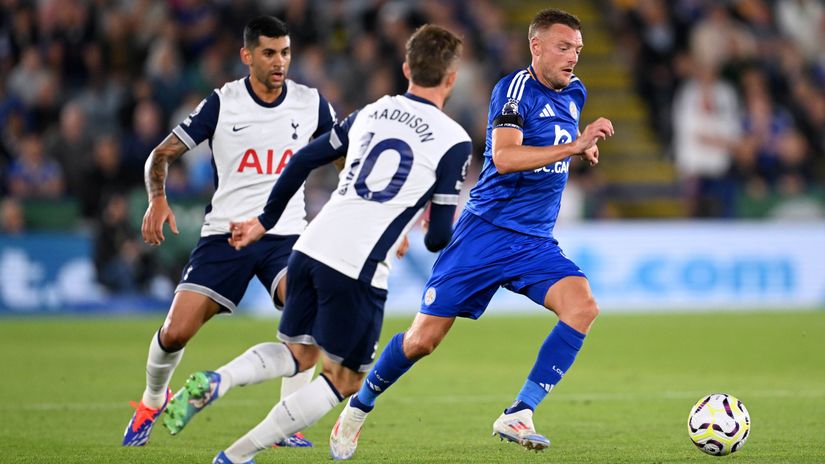 Vardy of Leicester in a duel with Maddison and Romero of Tottenham(©Michael Regan/Getty Images)