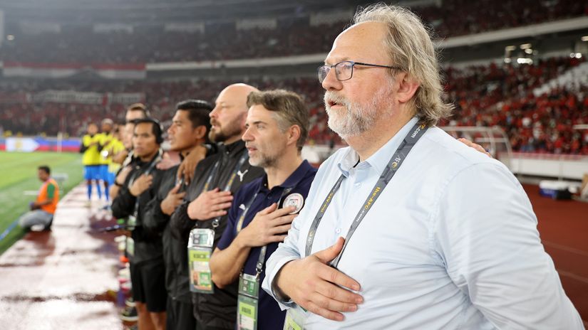 Tom Saintfiet (far right) (©Getty Images)