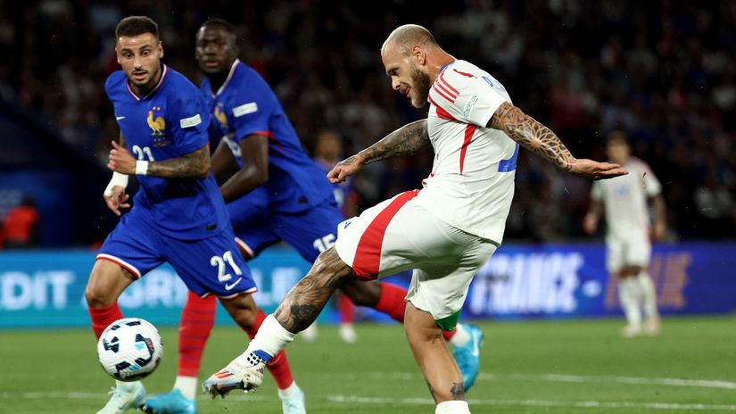 Italy stun France in Paris!