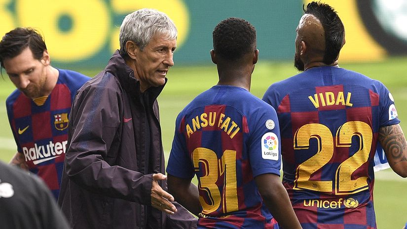Quique Setien during his time in the Barca dugout (©Octavio Passos/Getty Images)