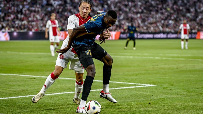 Sichenje in action on his dream debut against Ajax Amsterdam (©AFP)