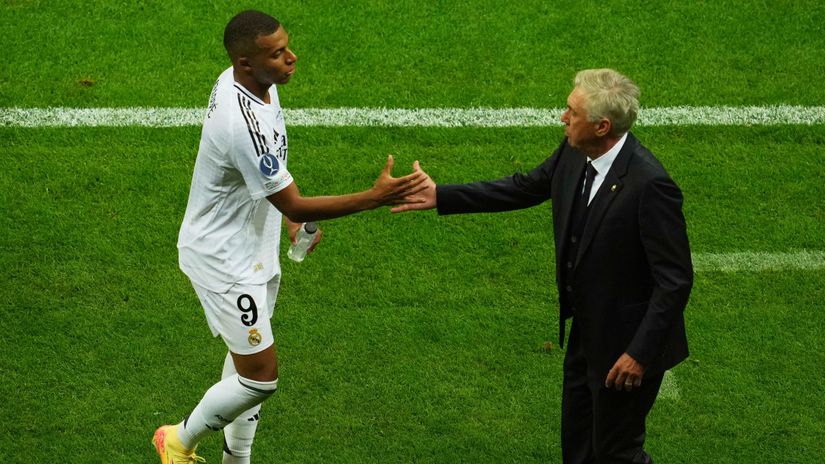 Mbappe and Ancelotti(©Reuters/Aleksandra Szmigiel/Gallo Images)