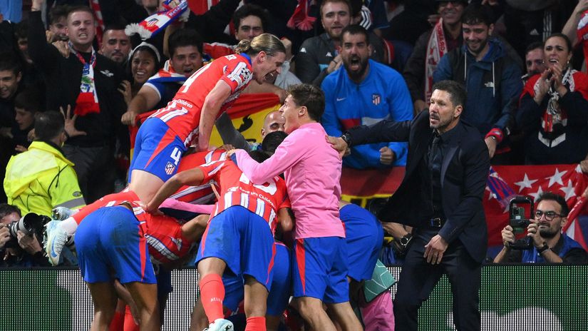 Los Colchoneros celebrate the late winner(©David Ramos/Getty Images)