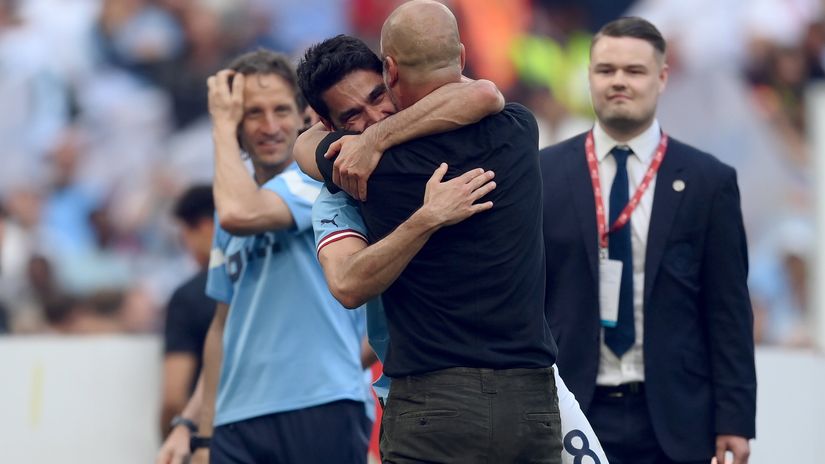That hug says it all... (©Shaun Botterill/Getty Images)
