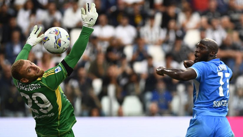 Di Gregorio denies Lukaku's effort (©REUTERS/Massimo Pinca)