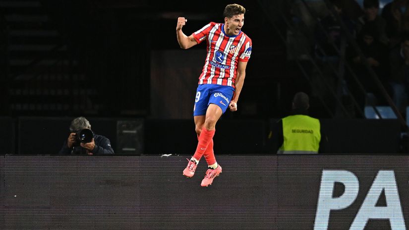 Alvarez celebrating his late winner(©Octavio Passos/Getty Images)