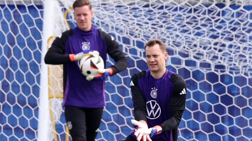 Neuer and his long-lasting reserve Ter Stegen (©Alexander Hassenstein/Getty Images))