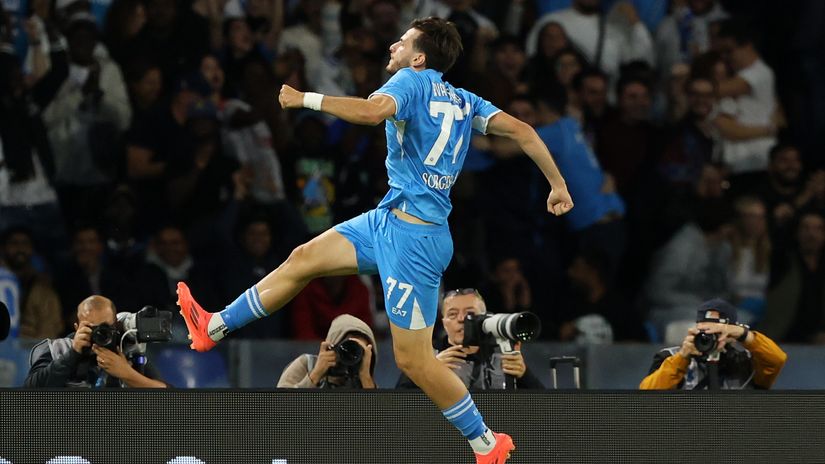 Kvaradona after scoring (©Getty Images)