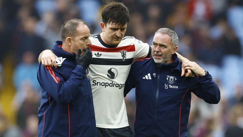 Maguire is taken off from the pitch (©Action Images via Reuters/Peter Cziborra)