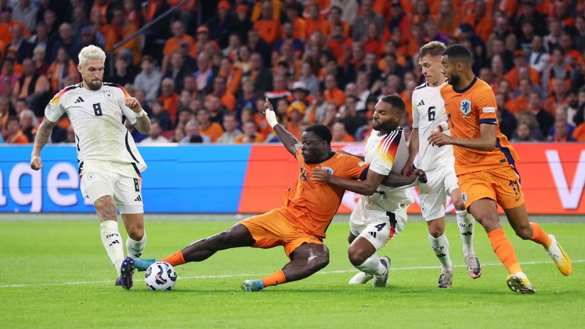  Brian Brobbey of Netherlands in action against Germany (©Alex Grimm/Getty Images)