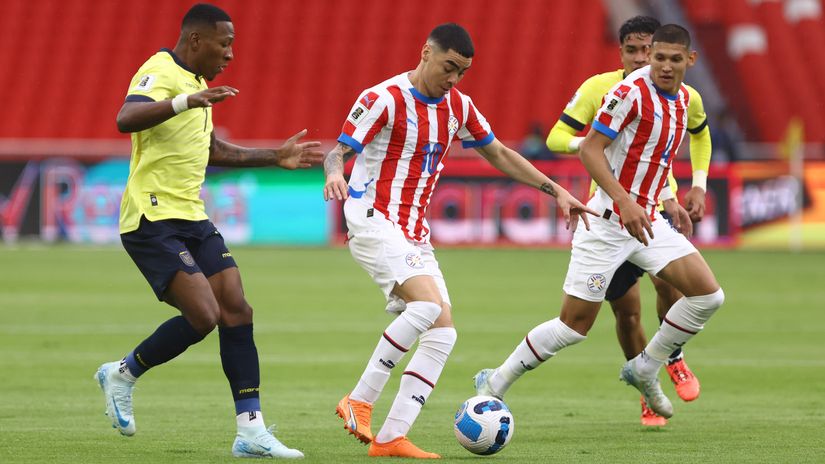 Miguel Almiron of Paraguay in action against Ecuador (©Franklin Jacome/Getty Images)