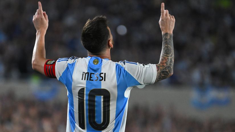 Lionel Messi celebrates (©Marcelo Endelli/Getty Images)