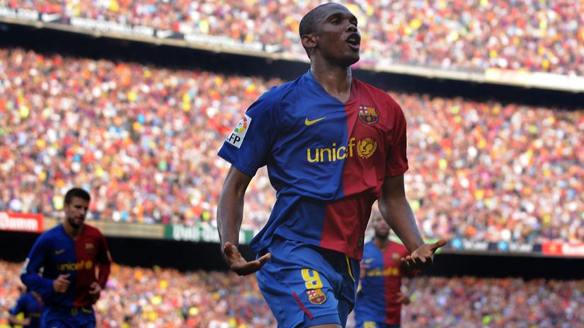 Samuel Eto'o celebrates after scoring for Barcelona (©Denis Doyle/Getty Images)